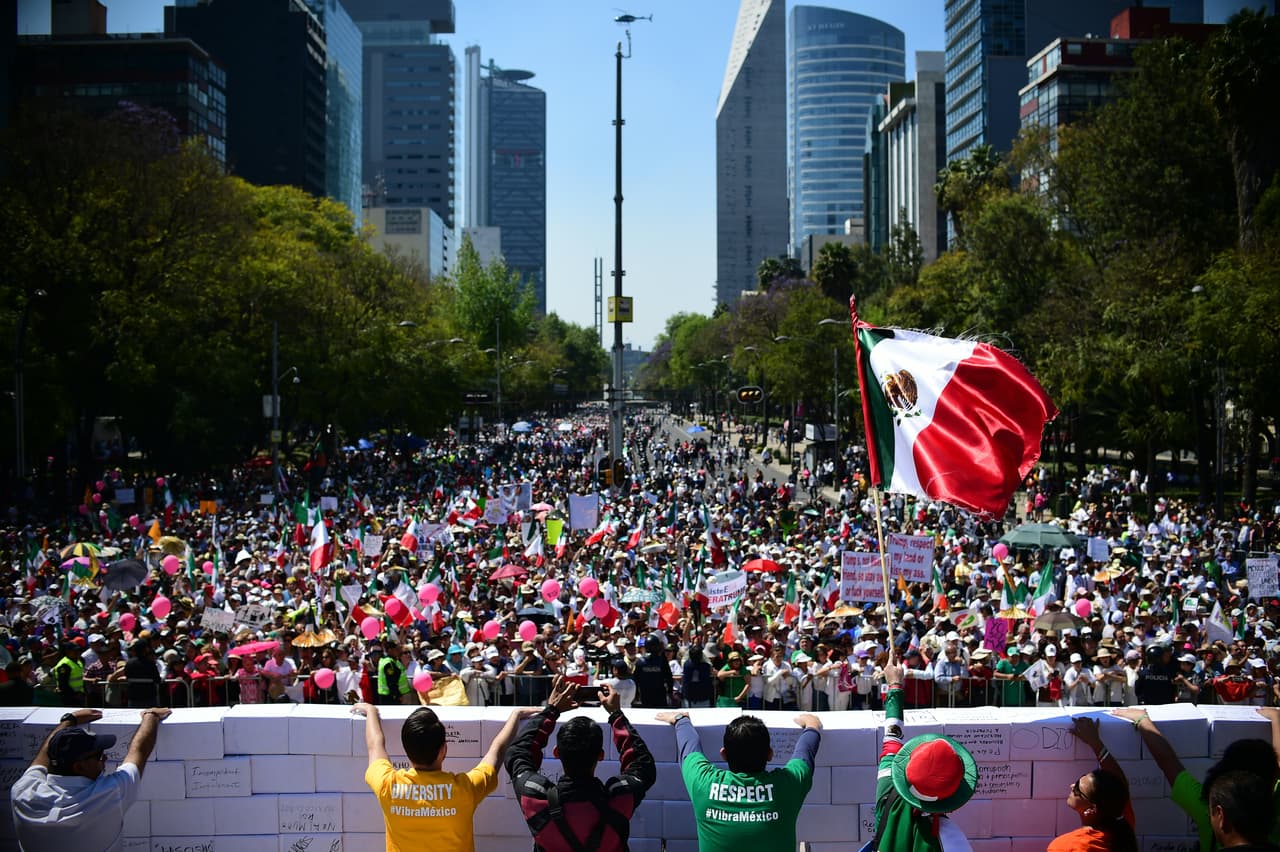 La marcha, convocada por la organización Vibra México, partió del Auditorio Nacional rumbo al Ángel de la Independencia en la capital del país.