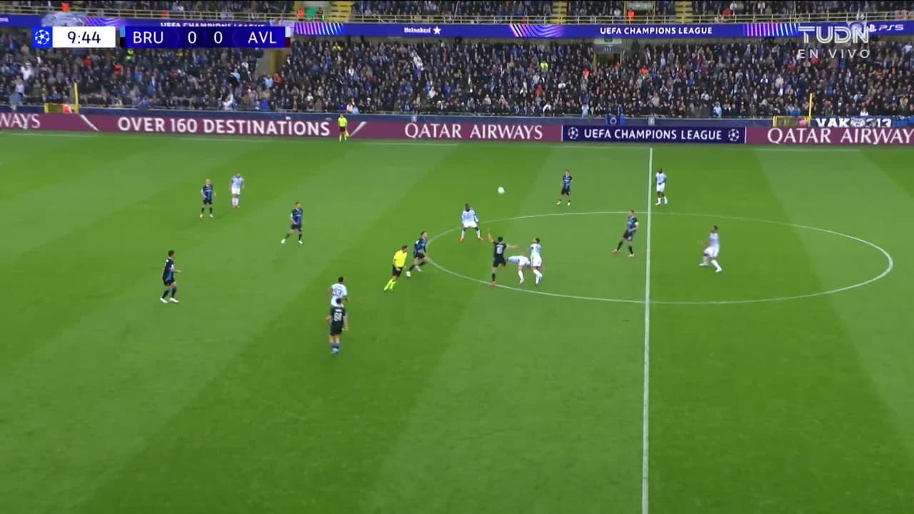 ¡GOL!  anota para Aston Villa. John McGinn