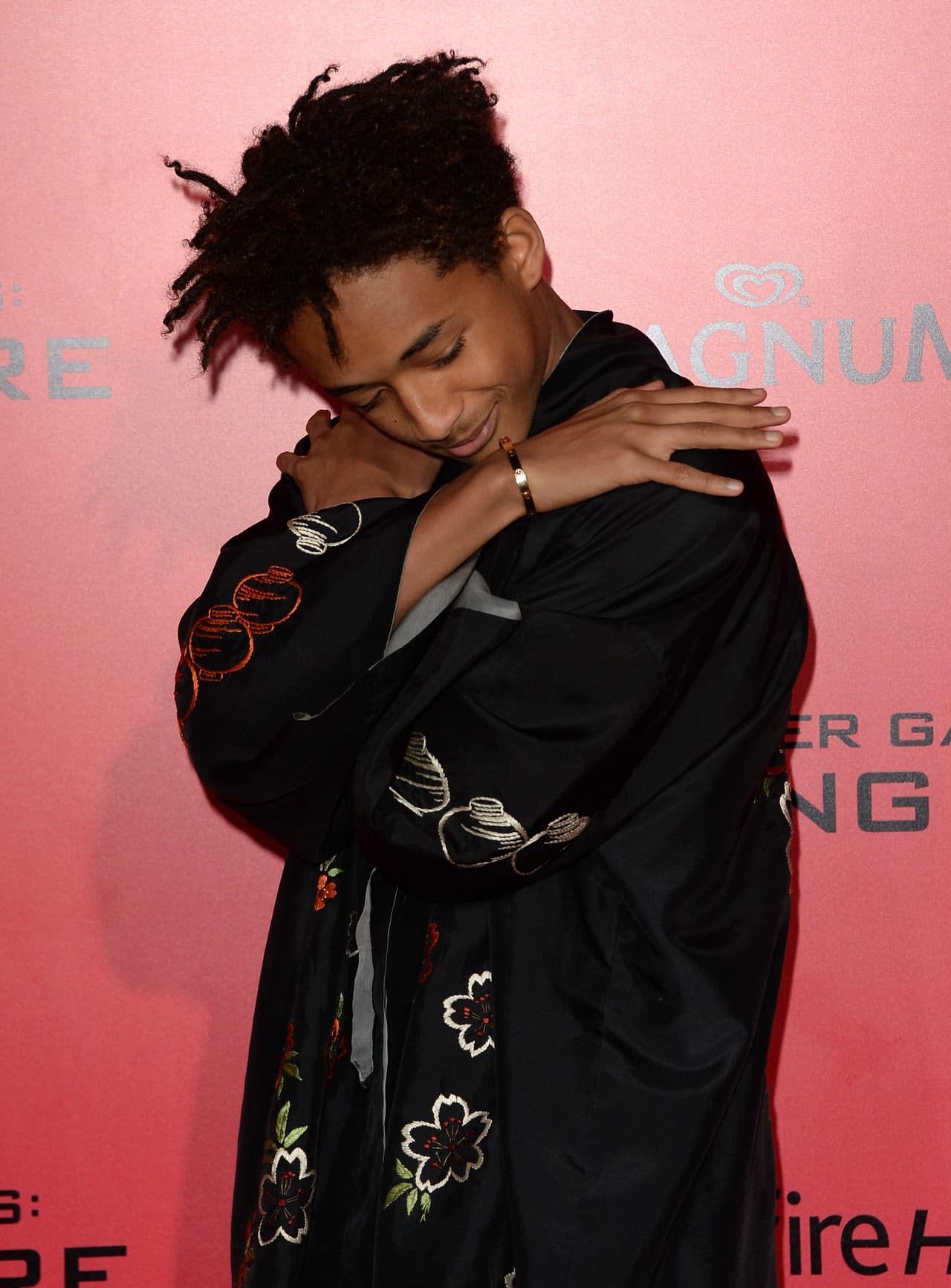 A Jaden le gusta el cabello con estilizado con dreadlocks.