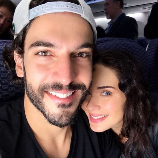 Adriana también recibió diversas felicitaciones de sus seguidores, entre ellos los actores Erick Elías y Daniel Arenas.