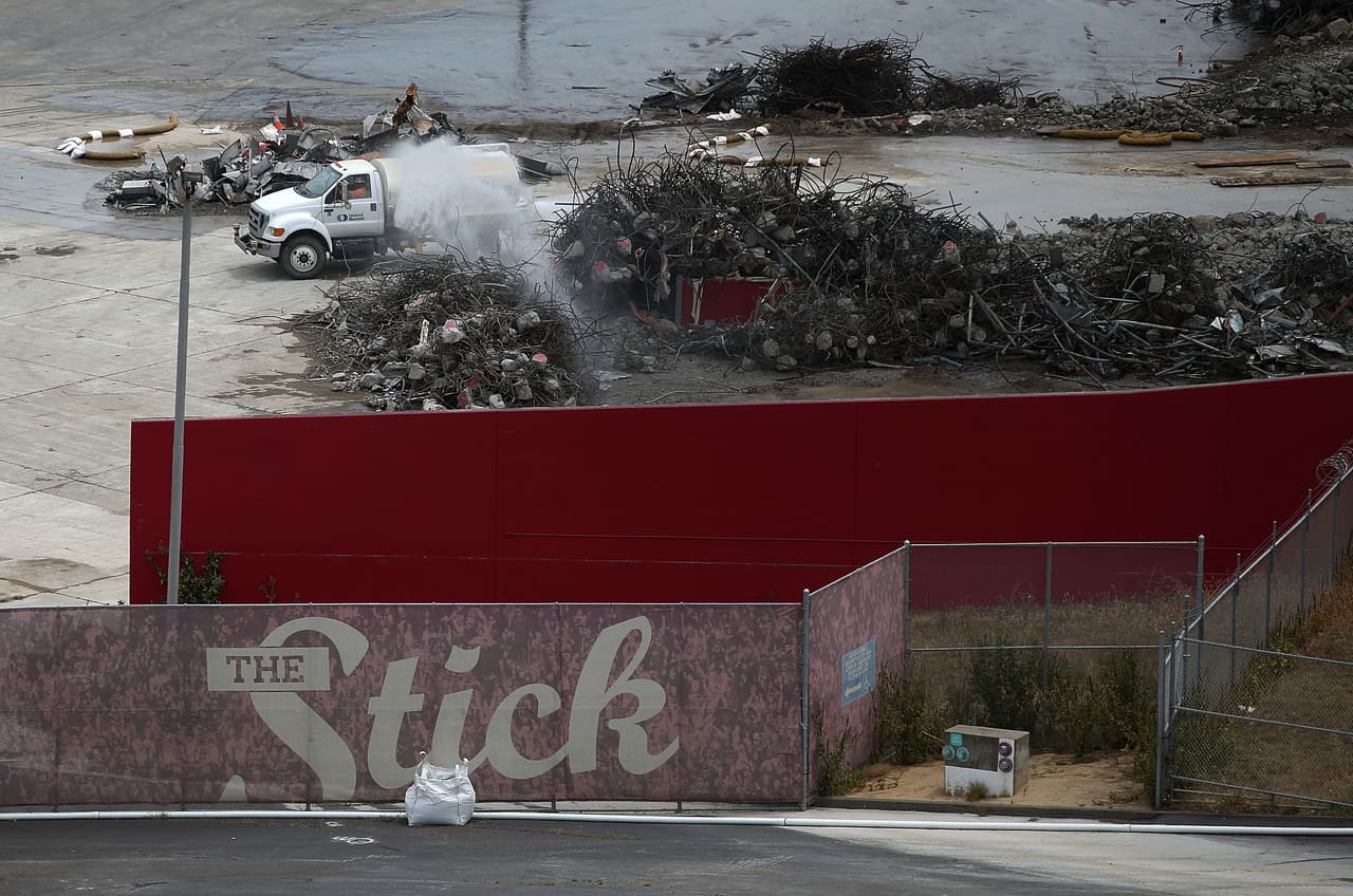 La demolición de la excasa de los Gigantes y los 49ers de San Francisco llegó a su fase final.