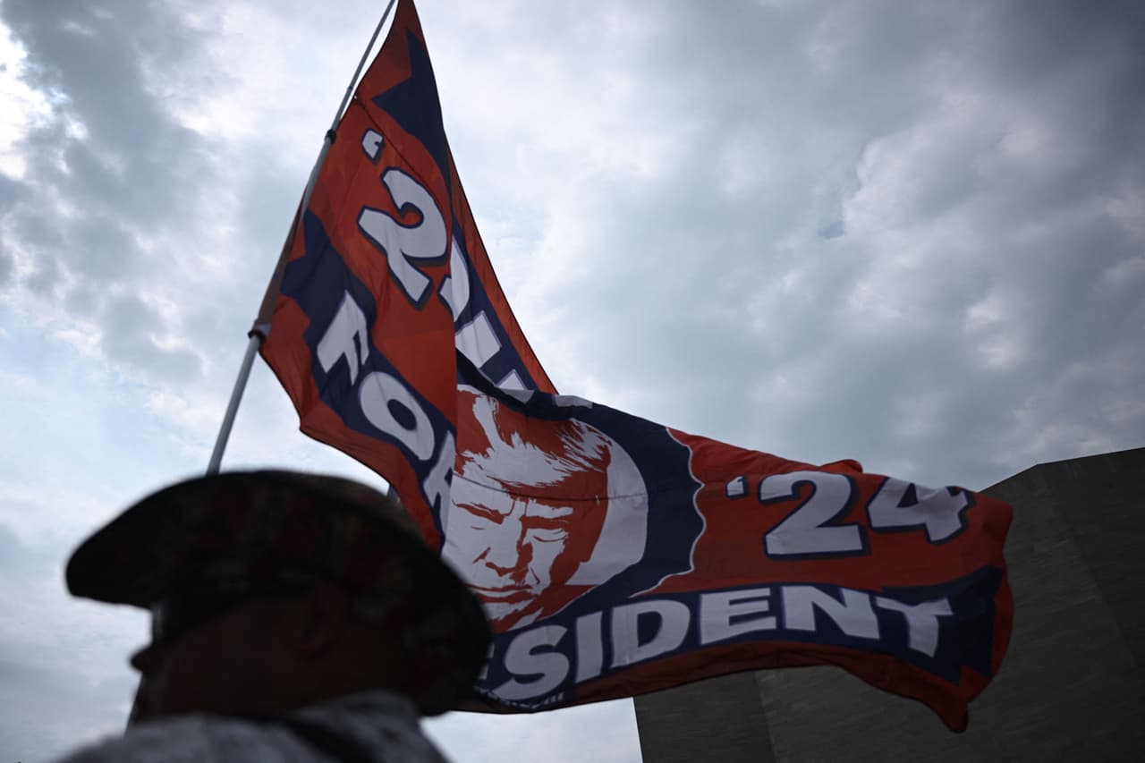 La agencia de noticias AP reseña que el acta de acusación reveló nuevos detalles sobre un oscuro momento en la historia de Estados Unidos que ya ha sido objeto de minuciosas investigaciones federales.