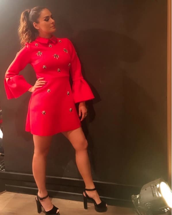 Potencia tu lado más femenino con ropa de color rojo,, un tono alegre y muy llamativo.