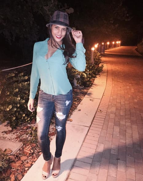 Francisca Lachapel: "No vayas por donde el camino te lleve! Ve por donde no hay camino y deja tu propia huella!". (Noviembre 28, 2015)