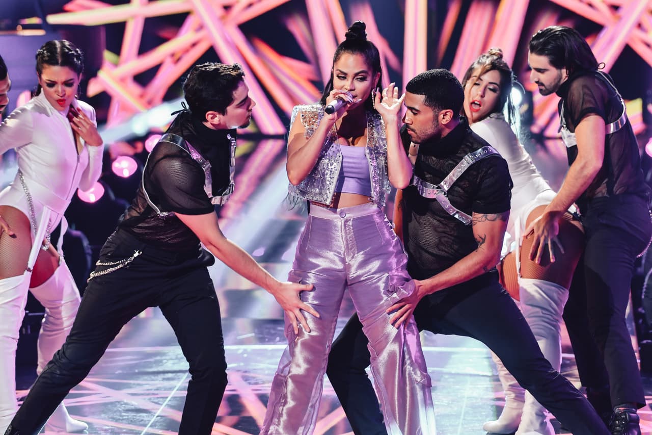 Natti se apoderó de la atención del público con este tema que también tiene su versión remix, en la que participa Farruko.