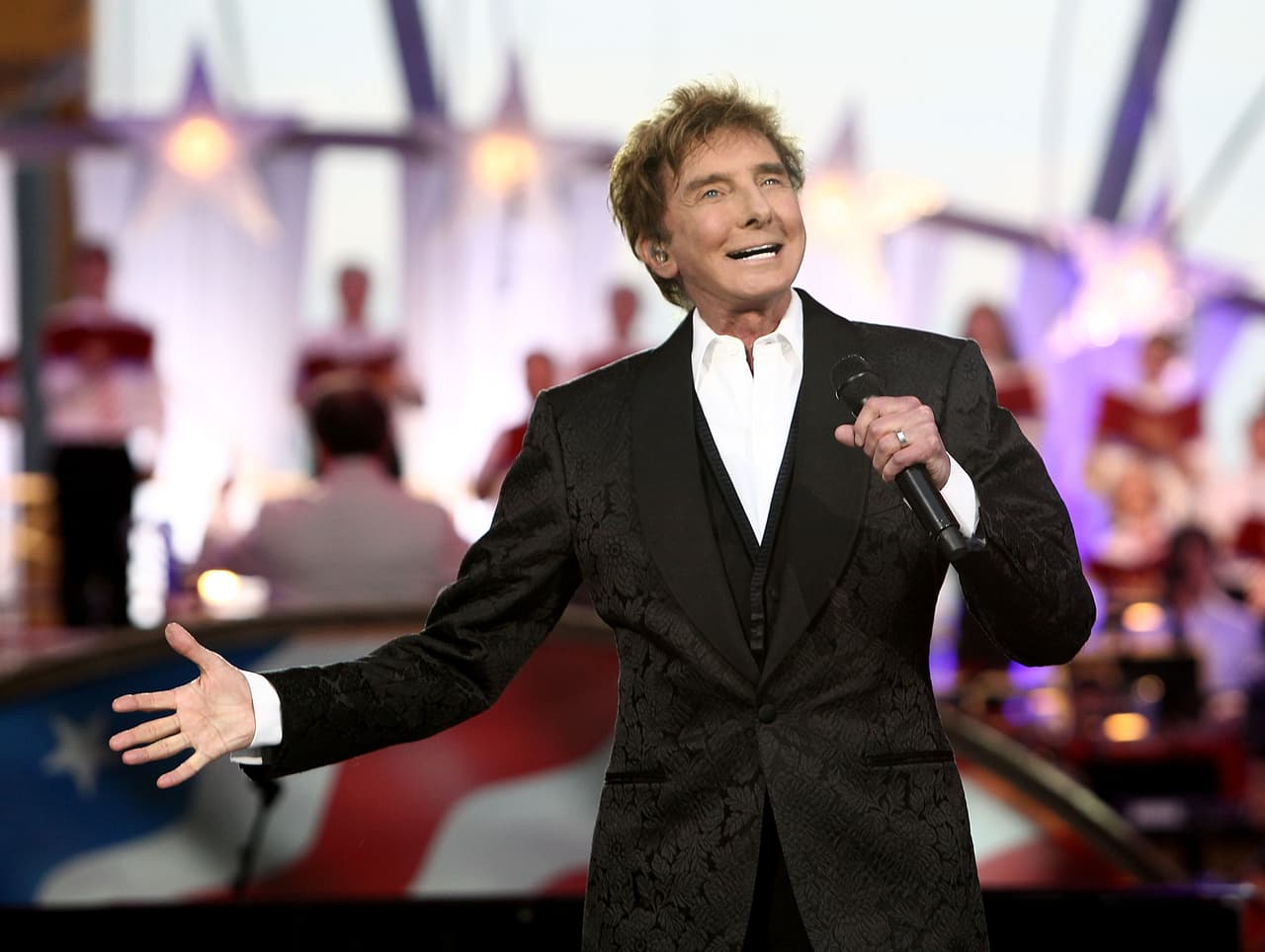 En una entrevista para People en 2017, el cantante de 73 años declaró que optó por no declararse gay debido al temor a la reacción de sus fans.