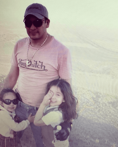 Valentín Elizalde fue acribillado luego de una presentación en un palenque de Reynosa, Tamaulipas (al norte de México) el 25 de noviembre de 2006, dejando a sus hijas huérfanas de padre.