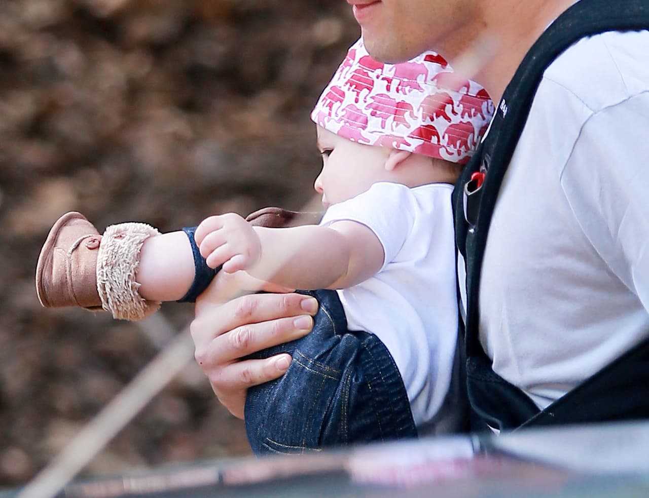 Hace un par de meses, Ashton salió a pasear con su nena.