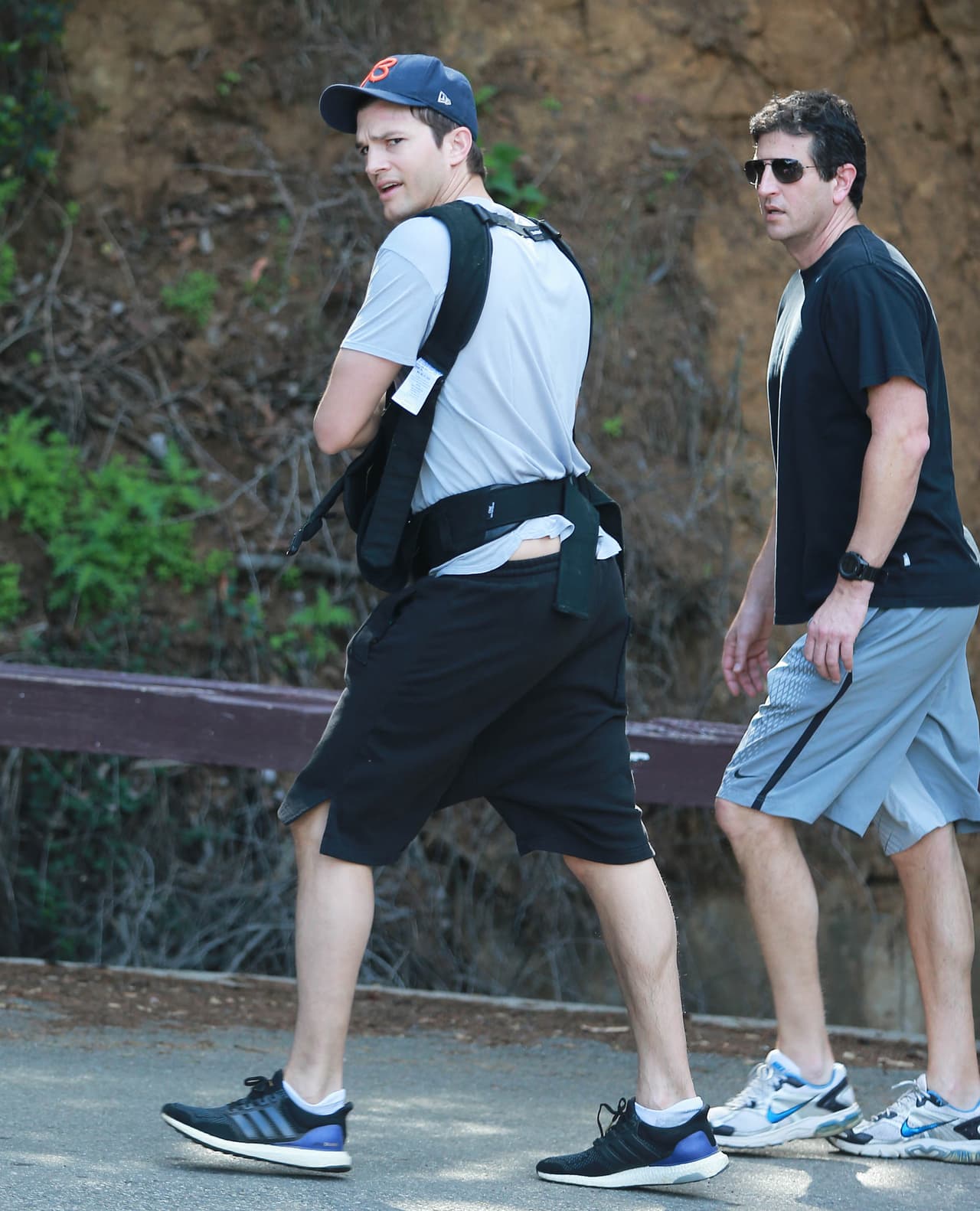 Hace un par de meses, Ashton salió a pasear con su nena.