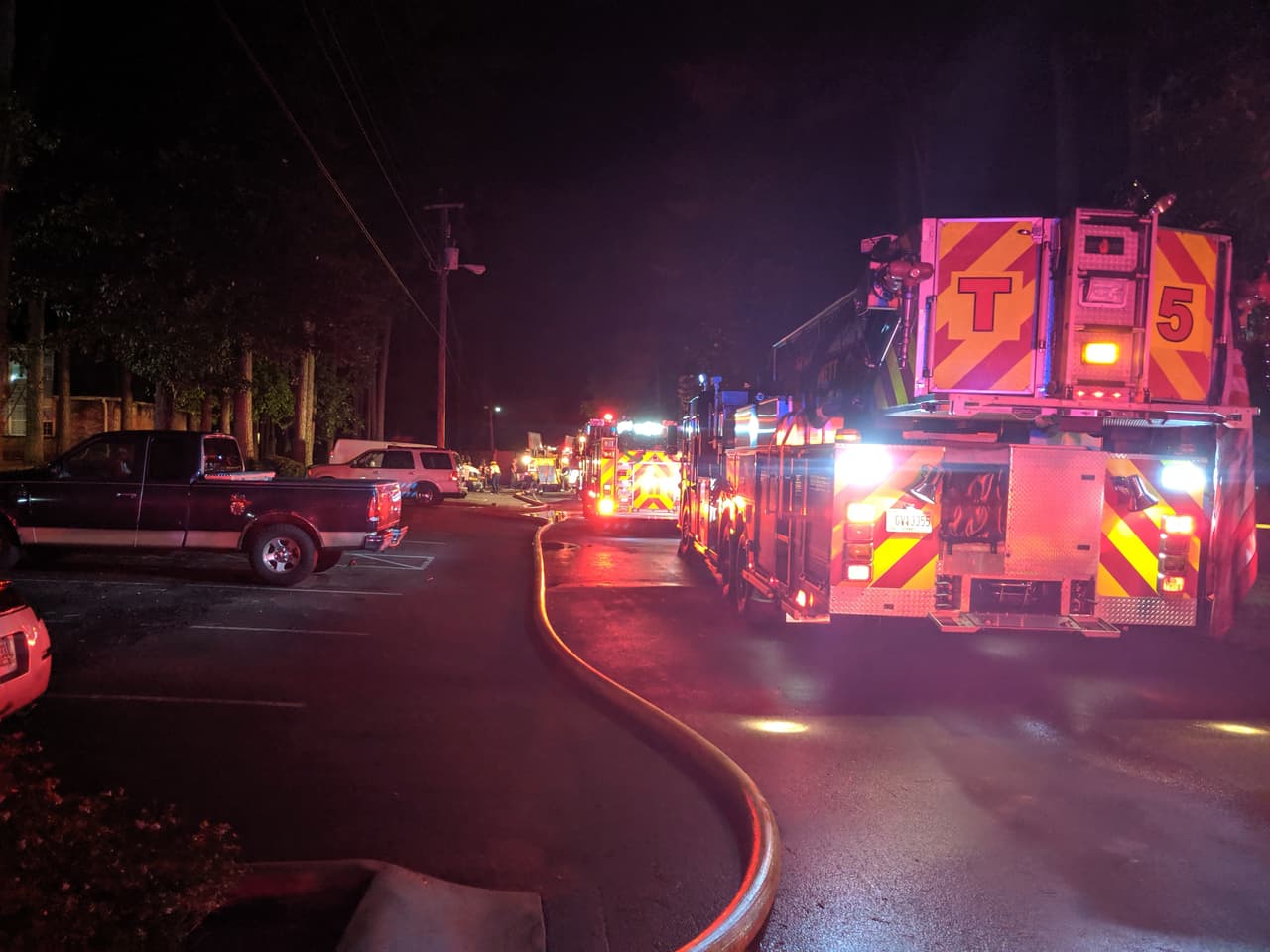 Al menos 40 personas resultaron afectadas por dos incendios que se registraron en menos de una semana en un complejo de apartamentos de Norcross, Georgia.