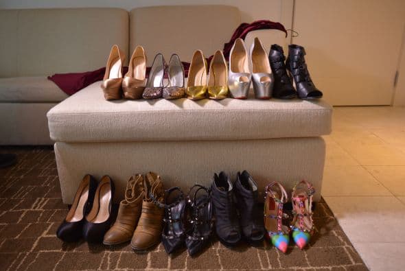 ¿Cuántos zapatos tendrá en su clóset? Estos son sólo algunos de los pares que trajo para Miami.