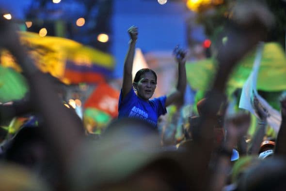 Desde la reelección del presidente Chávez en diciembre de 2006, ha ido creciendo en el país el llamado grupo de los "ni-ni", ciudadanos desencantados del "chavismo" y de la oposición tradicional que no se identifican con ninguno de los dos bandos.