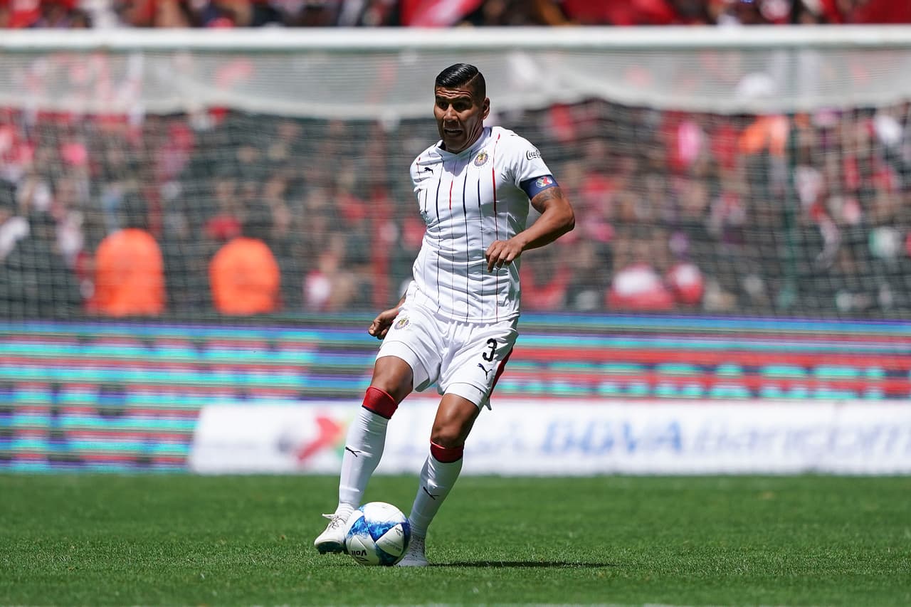 Después de que las Chivas del Guadalajara quedaron eliminadas de la Liguilla para el Apertura 2018, se comenzó a hablar de que Carlos Salcido estaba llegando a la otra orilla de su carrera como profesional.