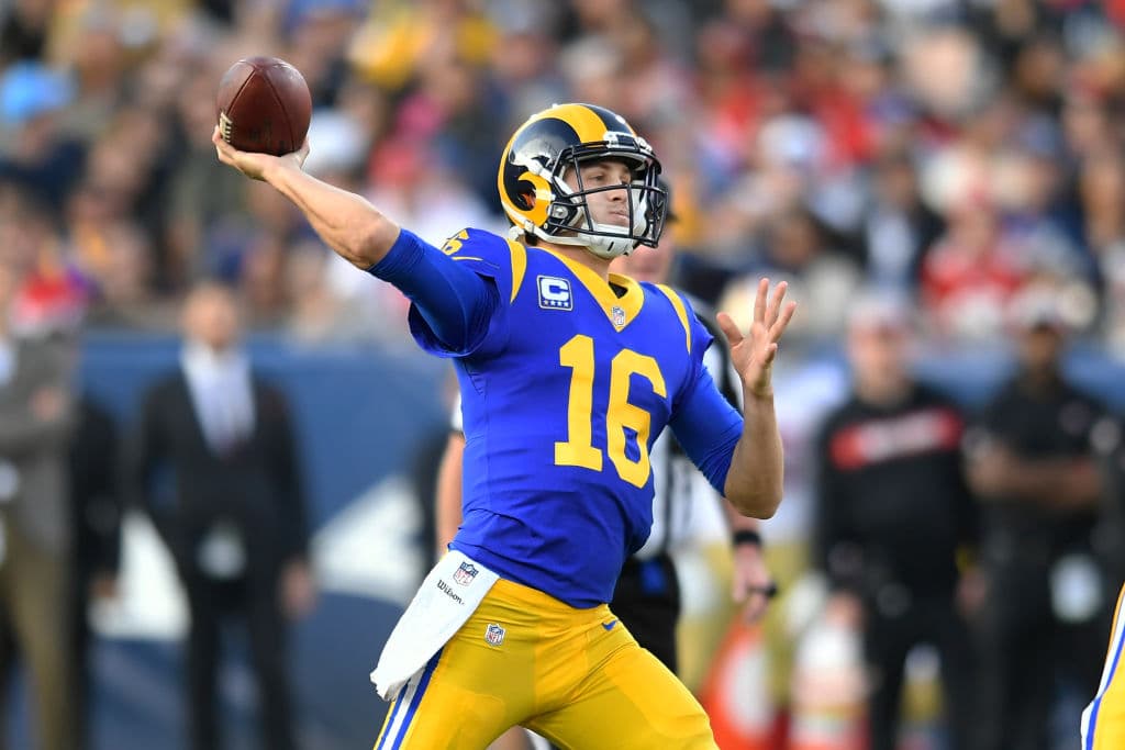<b>4) Jared Goff (Los Angeles Rams)</b>. Con 4668 yardas, el quarterback de tercer año, está mostrando su valía y llevando a los Rams muy lejos. Además, lanzó 32 pases de anotación, su máximo en la NFL.