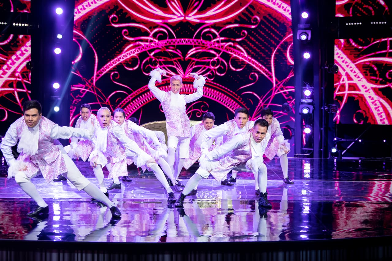 Al momento del 'duelo a muerte', los chicos de Flamboyance aparecieron con una coreografía inspirada en el tema 'Vogue' de Madonna.