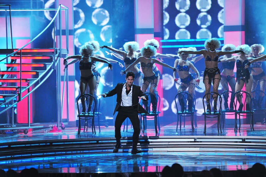 Chino estuvo solo la mayor parte de la presentación de 'El poeta'.