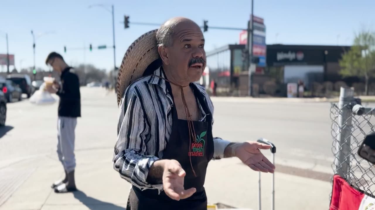 Inmigrante mexicano sobrelleva enfermedad vendiendo botanas al Sur de Chicago
