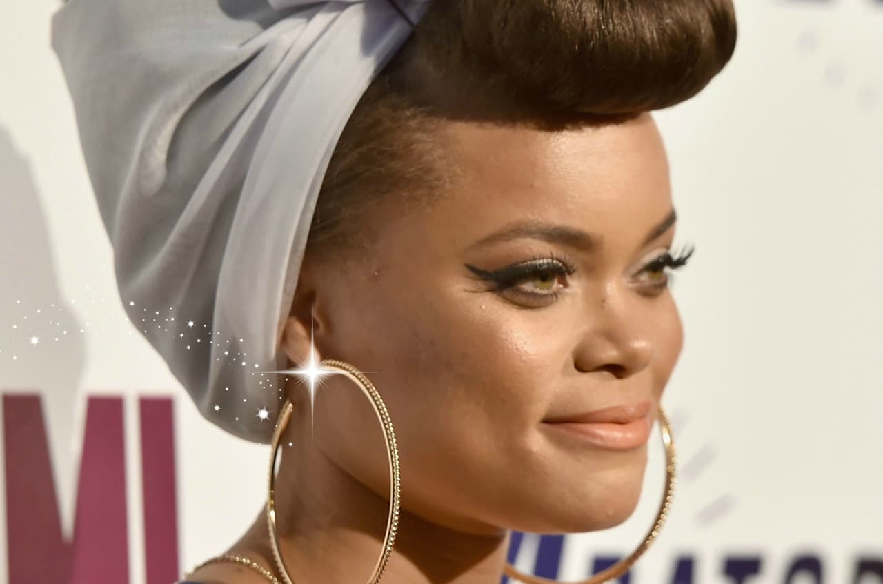 Andra Day, una invitada anglo en la fiesta latina de la frontera