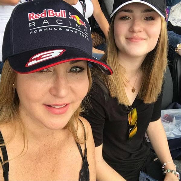 No obstante la buena relación, la cantante añadió que no le gusta que la llamen suegra: “Acuérdese que soy la tía, todavía no asimilo esa palabra y definitivamente él no me dice suegra", detalló.