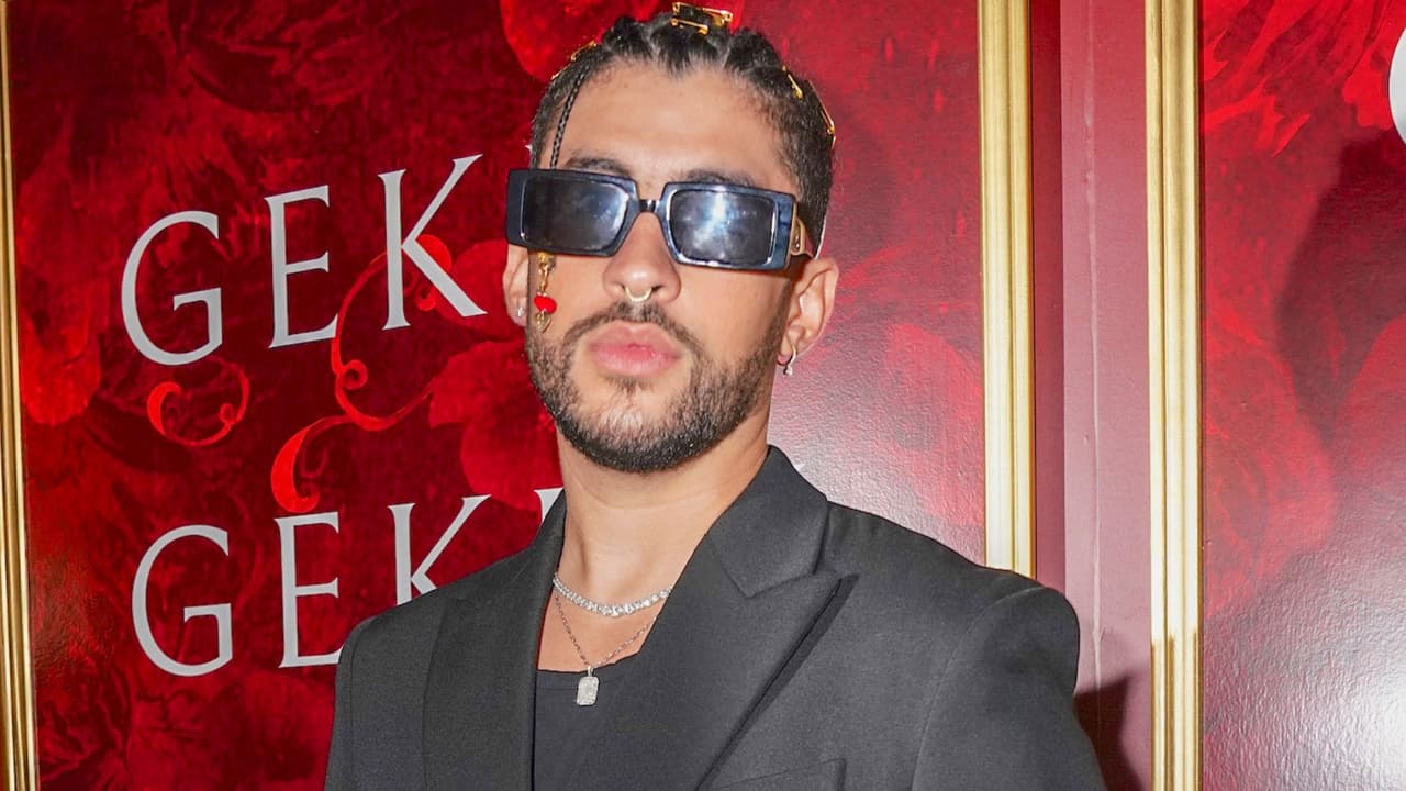 Bad Bunny se pronuncia tras aventar el celular de una fanática y lanza advertencia