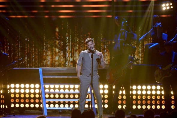Ricky Martin interpretó su más reciente sencillo 'Disparo al corazón'.