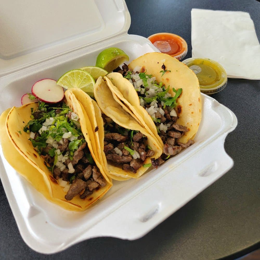 <b>Rico Mexican Tacos</b>
<br>Dirección: 2084 E Allegheny Ave. Philadelphia, PA. 19134
<br>Teléfono: (267) 519-2643
<br>
<b><a href="https://www.yelp.com/map/rico-mexican-tacos-philadelphia">Cómo llegar</a></b>
<br>
<br>En Yelp aseguran que ofrecen “comida mexicana con sabor puertorriqueño y auténtica mexicana. La comida siempre está recién hecha”.