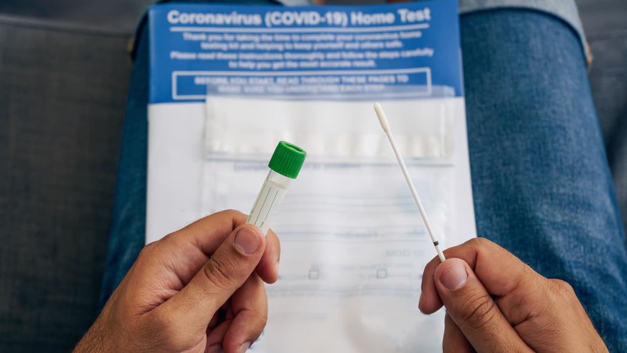 Cómo recibir pruebas caseras gratuitas de coronavirus antes de que se suspenda el programa 