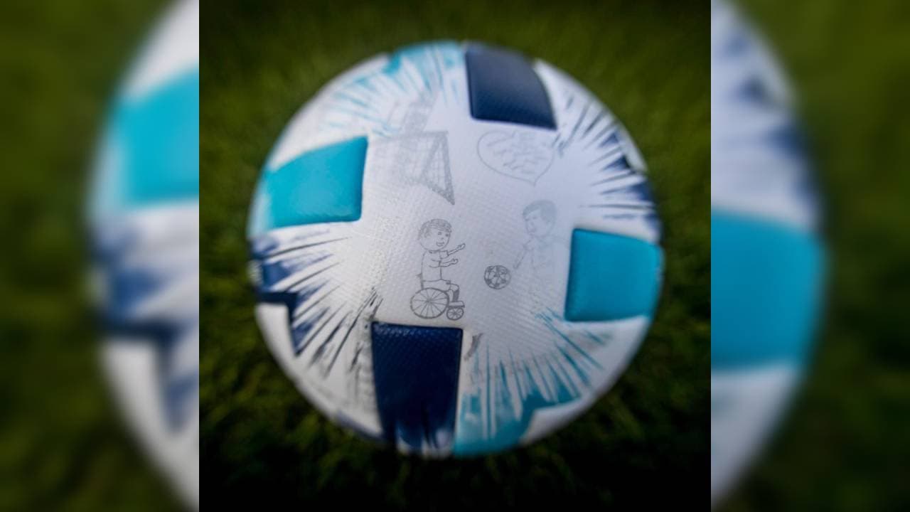 Los participantes debían presentar dibujos que mostraran lo que el futbol significa para ellos.