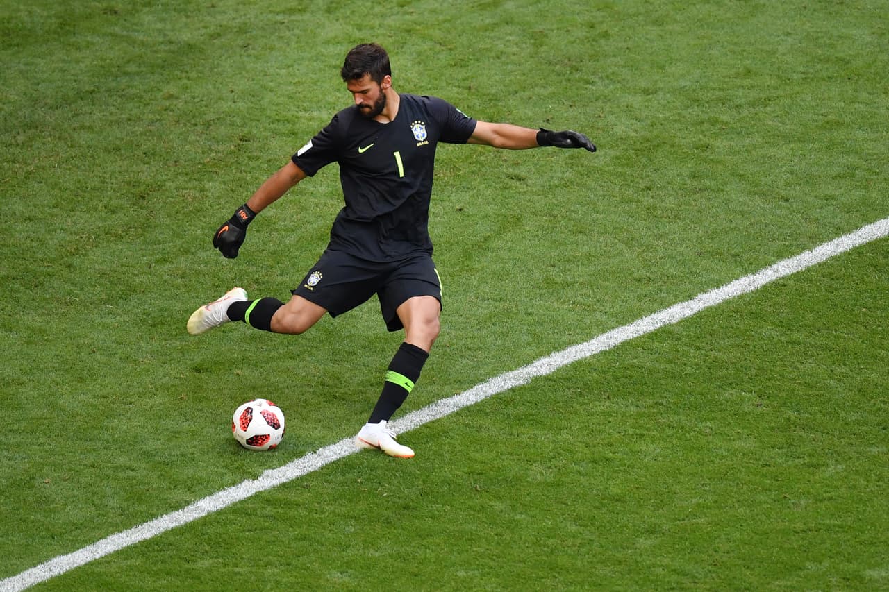 ALISSON BECKER:
<br>El arquero de Brasil tuvo un par de intervenciones aparatosas en el juego aéreo durante el primer tiempo y desvió un remate de Carlos Vela al minuto 60.