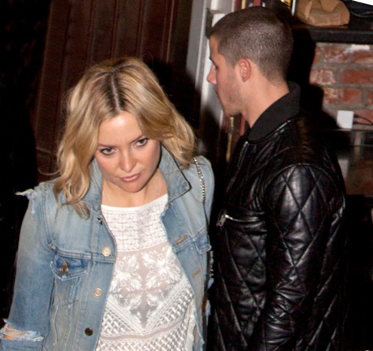 Ha tenido un amorío intermitente con Nick Jonas, pero no parece llevar a ningún lado.