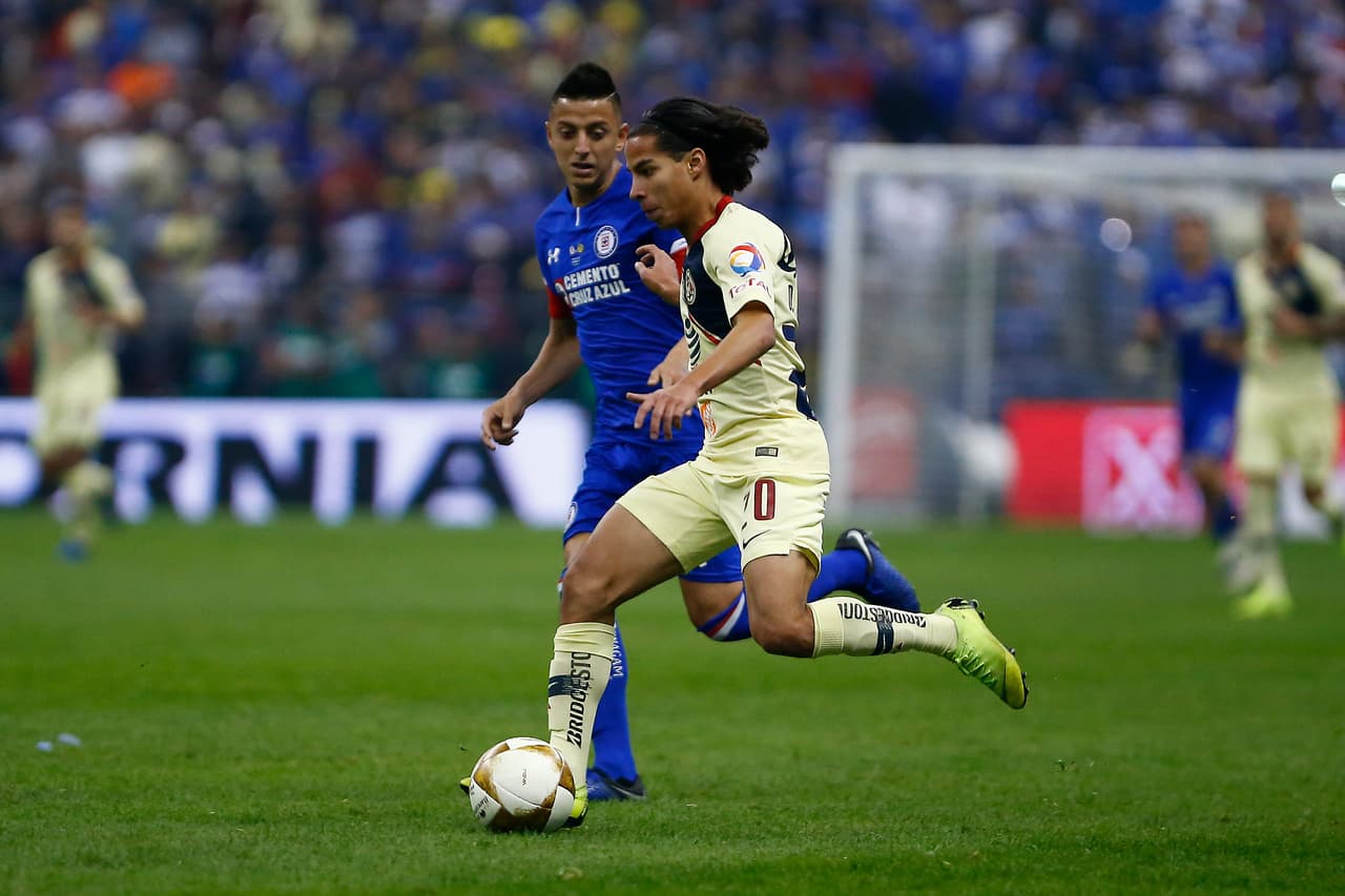 Y con los espacios listos para el contragolpe, Lainez estuvo atento para aprovecharlos con su velocidad y con su picardía, fue un jugador difícil de nuetralizar.