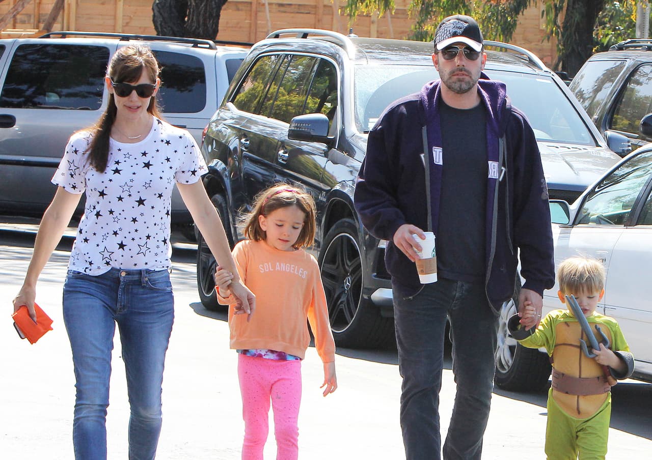 Para luego verla cabizbaja, muy alejada y fría de Ben.