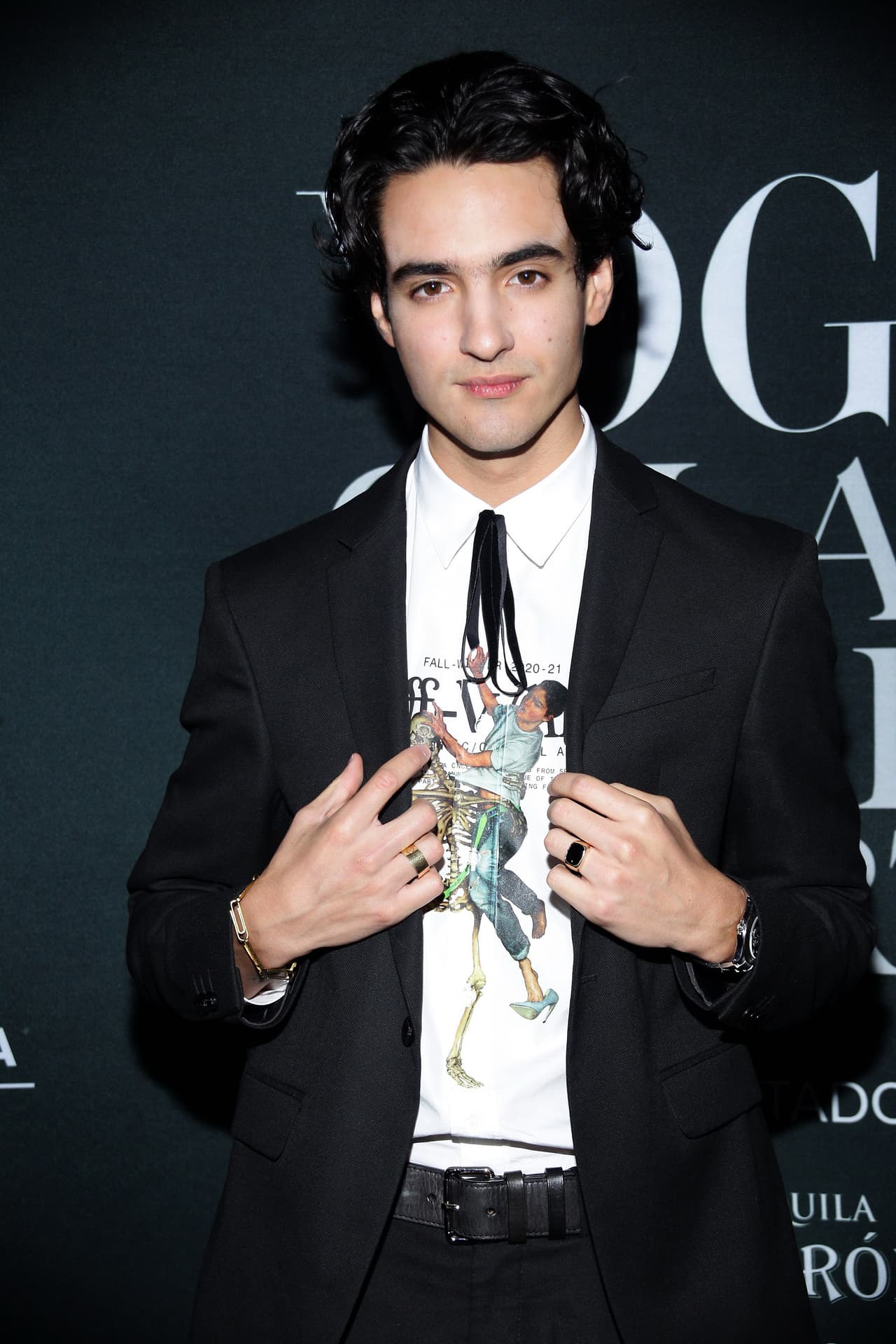 El joven de 18 años heredó la sangre artística de sus padres, pues ha aparecido como actor en telenovelas exitosas recientes.
<br>