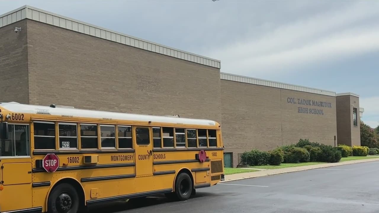 Un cuchillo y una pistola de balines fueron hallados en estudiantes de Magruder High School