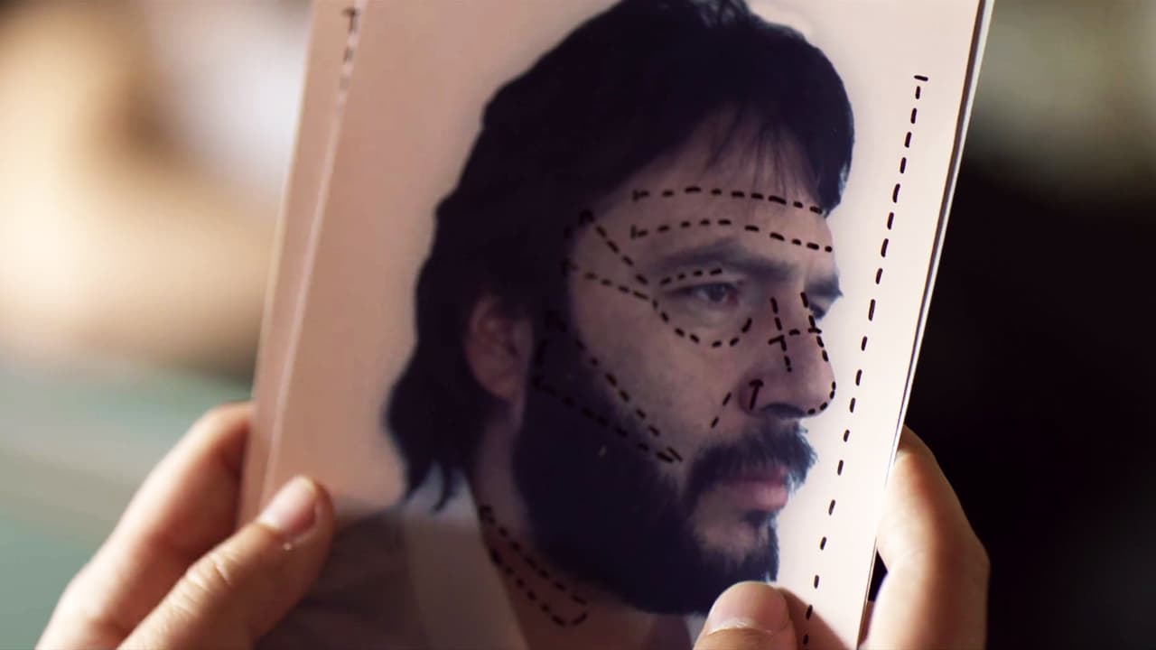 In order to avoid being killed by his enemies, Amado decided to undertake cosmetic surgery to change his face.