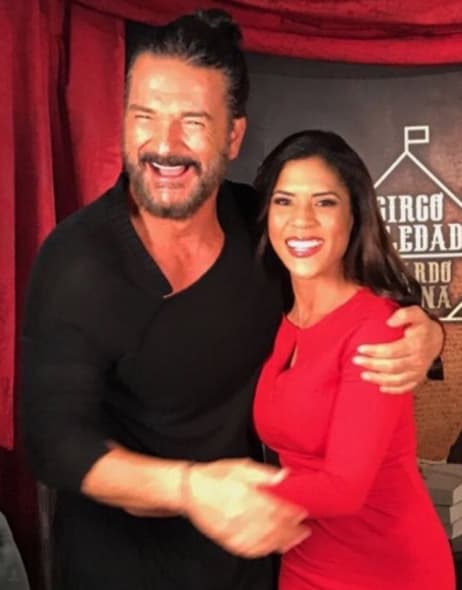 Se divirtió a más no poder, durante su entrevista con Ricardo Arjona.