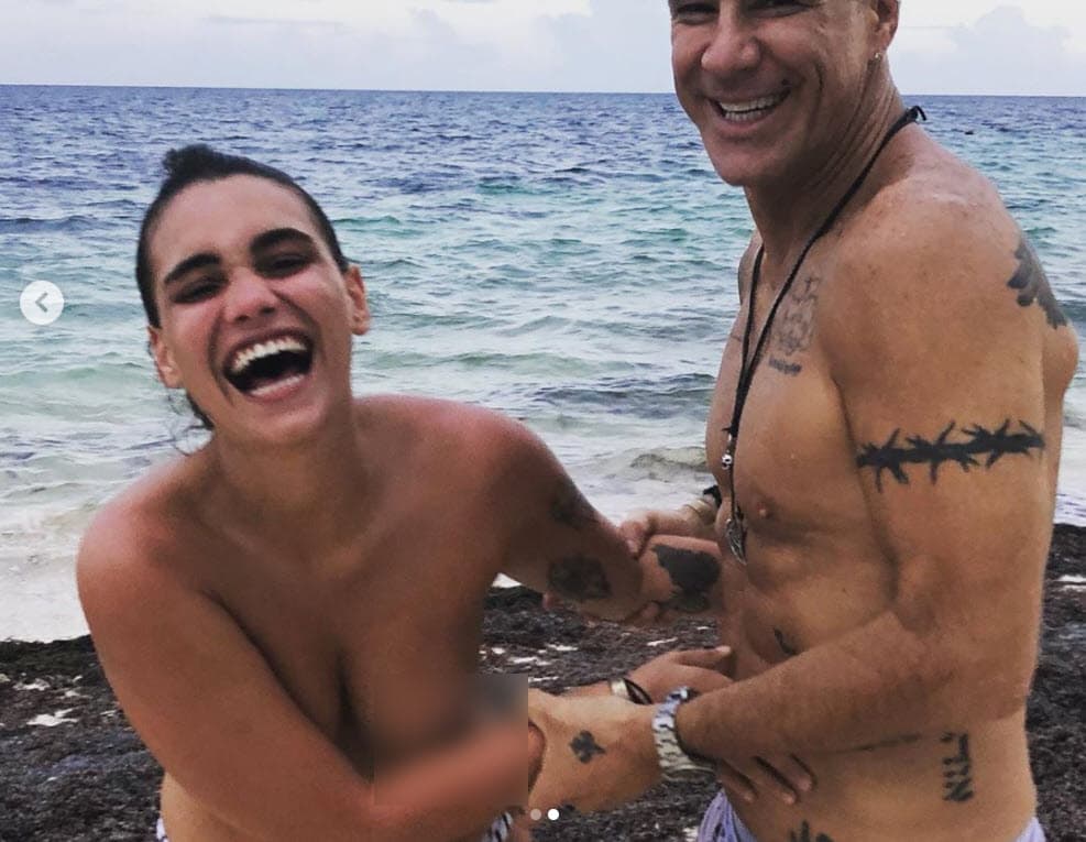 "Queremos 
<b>que estén los padres de María Gabriela </b>y no hay vuelos desde Argentina, aún están cerrados los vuelos". 
<br>