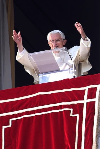 8. ¿Cuál será nombre y título de Benedicto XVI después del 28 de febrero?Es un tema que aún se está reflexionando. Hay cierta unanimidad en que conservará el nombre de Benedicto XVI y que el título será el de «Obispo emérito de Roma». En el Anuario Pontificio «Benedicto XVI» seguirá siendo el nombre oficial utilizado.