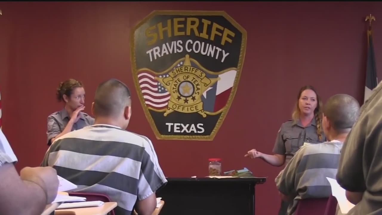Programa piloto busca ayudar a los prisioneros del condado de Travis con su readaptación social