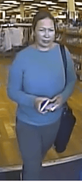 Ambas sospechosas fingen una llamada a la “compañía de la lotería”, donde contactan a la sospechosa tres, quien les dice que podrían cobrar el premio si cada una de las partes involucradas acude a una oficina con $10,000. En la foto, la sospechosa tres.