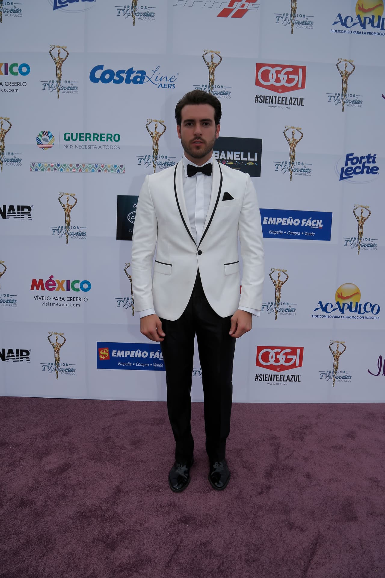 Pablo Lyle fue uno de los mejores vestidos de la alfombra. Obtuvo muchos halagos. ¡Se ve guapísimo!
