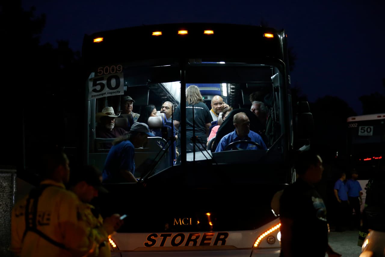 El pistolero disparó al azar con su rifle a los asistentes del Festival de ajo de Gilroy, un evento de tres días que atrae a más de 100,000 personas a la ciudad conocida como la "Capital mundial del ajo", Scot Smithee, jefe de policía de Gilroy.