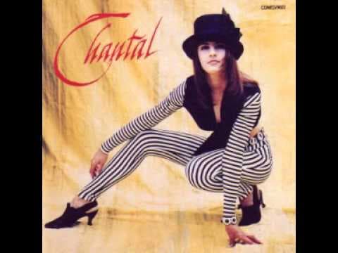 Chantal Andere lanzó en 1990 su primer álbum títulado 'Regresa' donde se desprendió el éxito 'Músculo' el cual, hasta la fecha, se escucha. Por esto, la actriz lanzó dos discos más que fueron un fracaso, siguiendo solamente dentro de la actuación. Ahora prepara su regreso a la música con la puesta 'El beso de la mujer araña'.