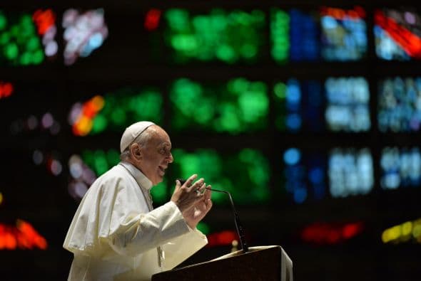 2013- 21 de agosto Ese mes, declaró sobre la homosexualidad en una entrevista para la revista italiana La Civitá Cattolica: "si una persona homosexual tiene buena voluntad y busca a Dios, yo no soy quién para juzgarla".