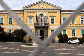 El paciente se encuentra ingresado en el hospital Lazzaro Spallanzani, especializado en el tratamiento de enfermedades infecciosas.