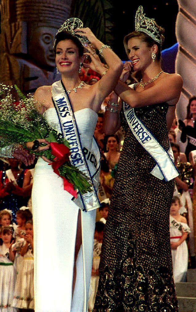 Con tan solo 18 años Dayanara Torres Delgado fue coronada como Miss Universo en 1993.