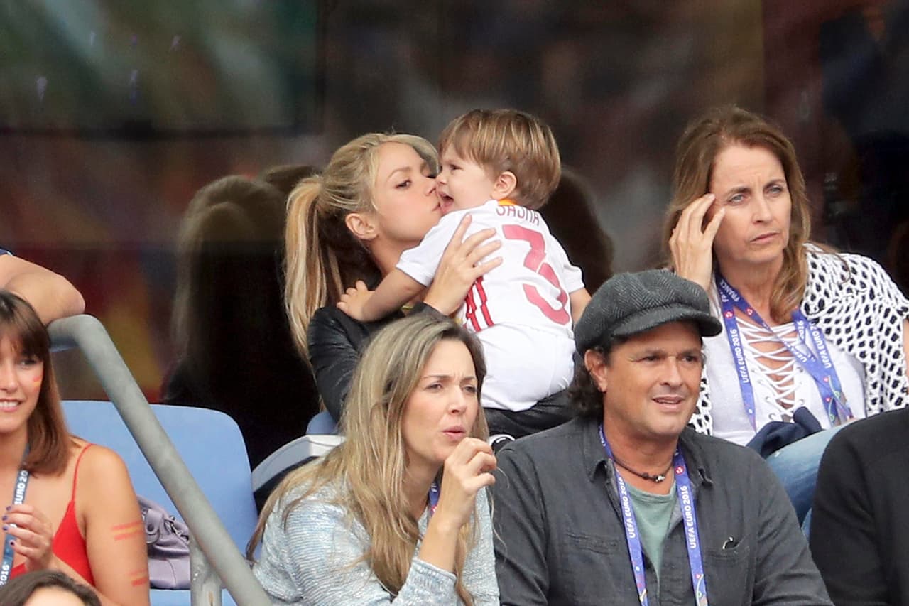 Pero no paraba de llorar. Pobre Shakira, encima de tener tantos nervios por presenciar la derrota de Piquyé, tuvo que hacer hasta lo imposible por poner feliz a Sasha.