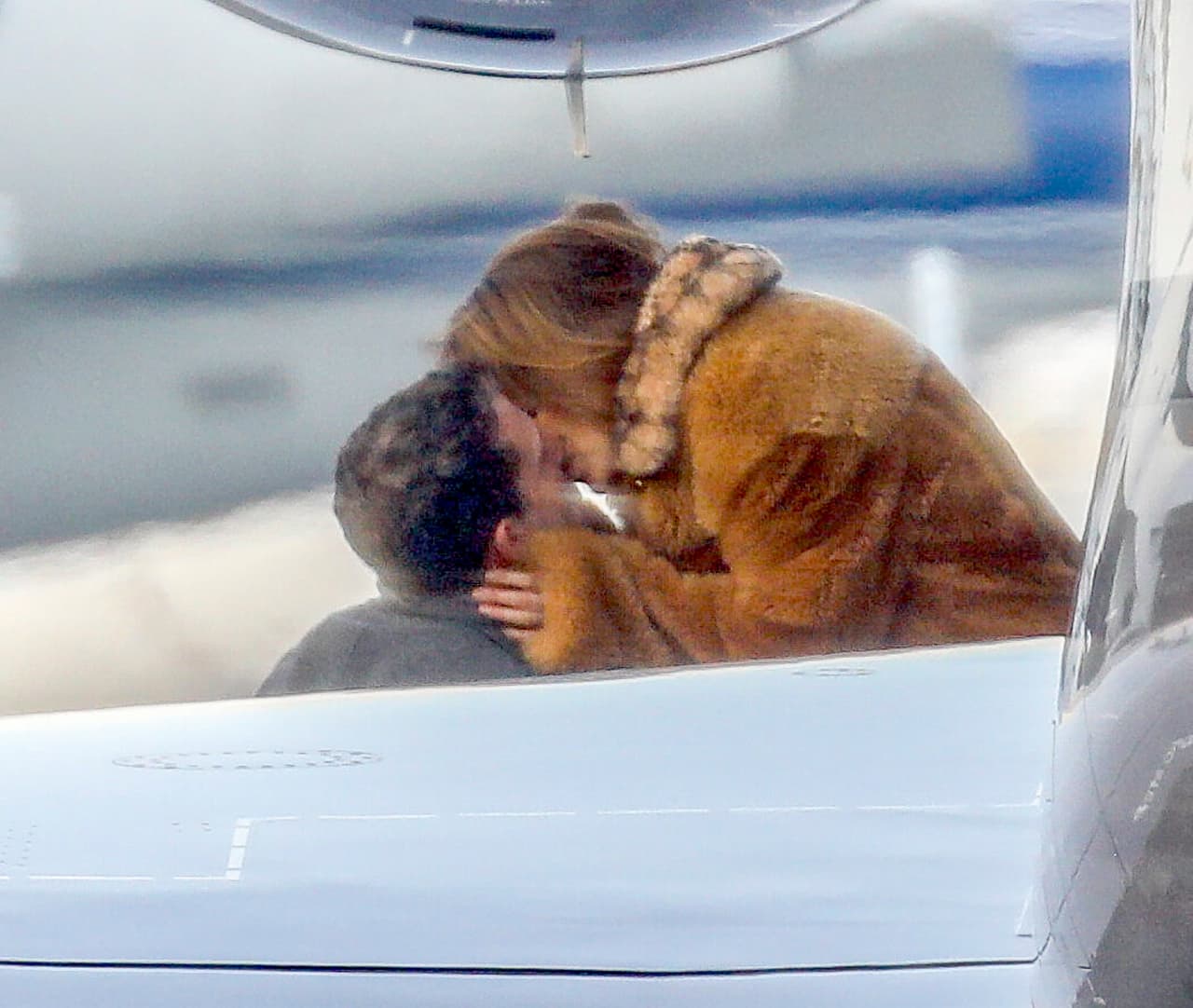 A ambos se les vio muy enamorados en este 
<b><a href="https://www.univision.com/famosos/jennifer-lopez-ben-affleck-besos-nueva-york-fotos" target="_blank">apasionado momento. </a></b>
<br>