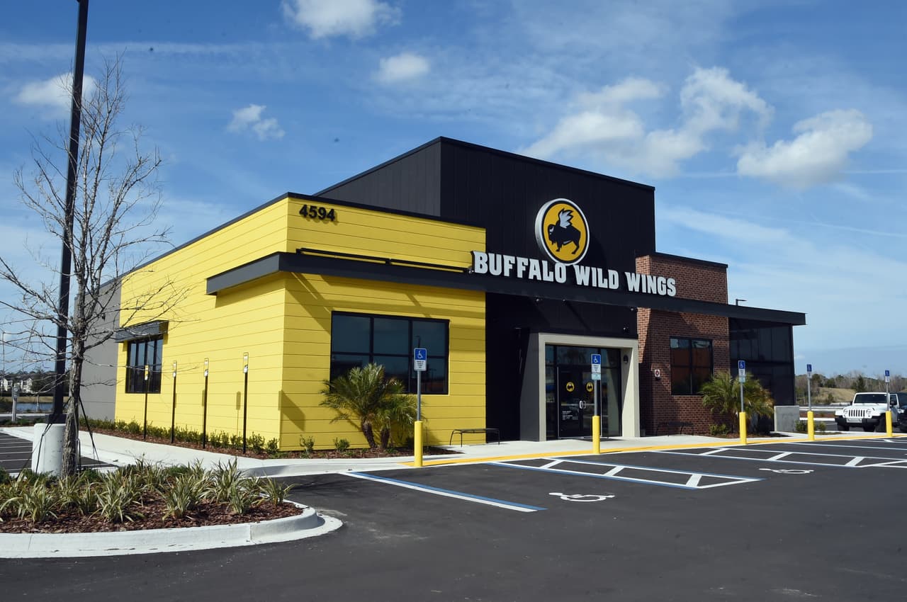 Familia dice que el personal intentó cambiarlos de mesa por el color de su piel en un Buffalo Wild Wings de los suburbios