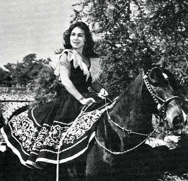 Flor Silvestre, conocida también como 'La voz que acaricia' gracias a su estilo de voz y la manera tan delicada al cantar, brilló también en el cine, justo en la llamada 'Epoca de oro' del cine mexicano.